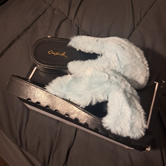 Womens Furry Platform Sandals - Picture 2 of 5